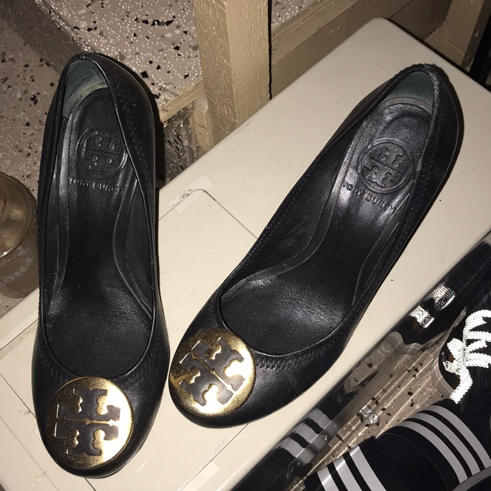 Tory Burch Sophie Wedge closed toe size 6